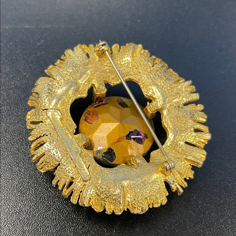 Judith Green Gold and Multicolor Brooch - Picture 3 of 3